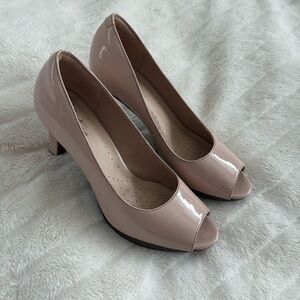 Neutral colored high heels with open toe and very comfortable on foot